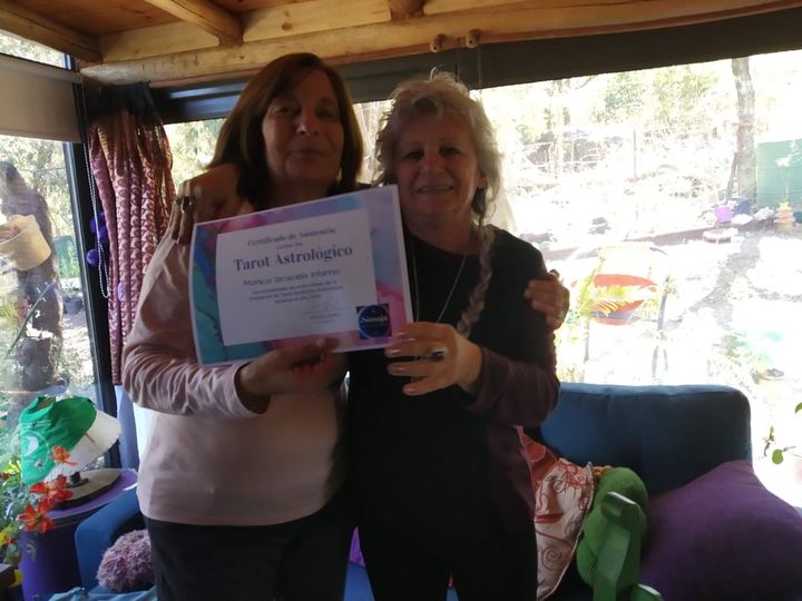 Silvia con una alumna
